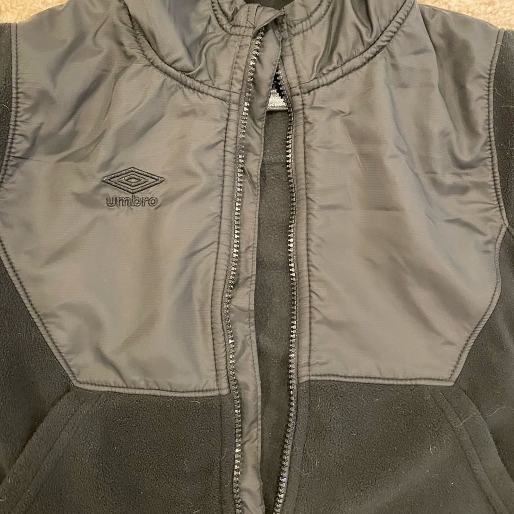 Umbro Boy’s black Fleece/Hoody.  Size Medium 8/10. - Picture 5 of 5